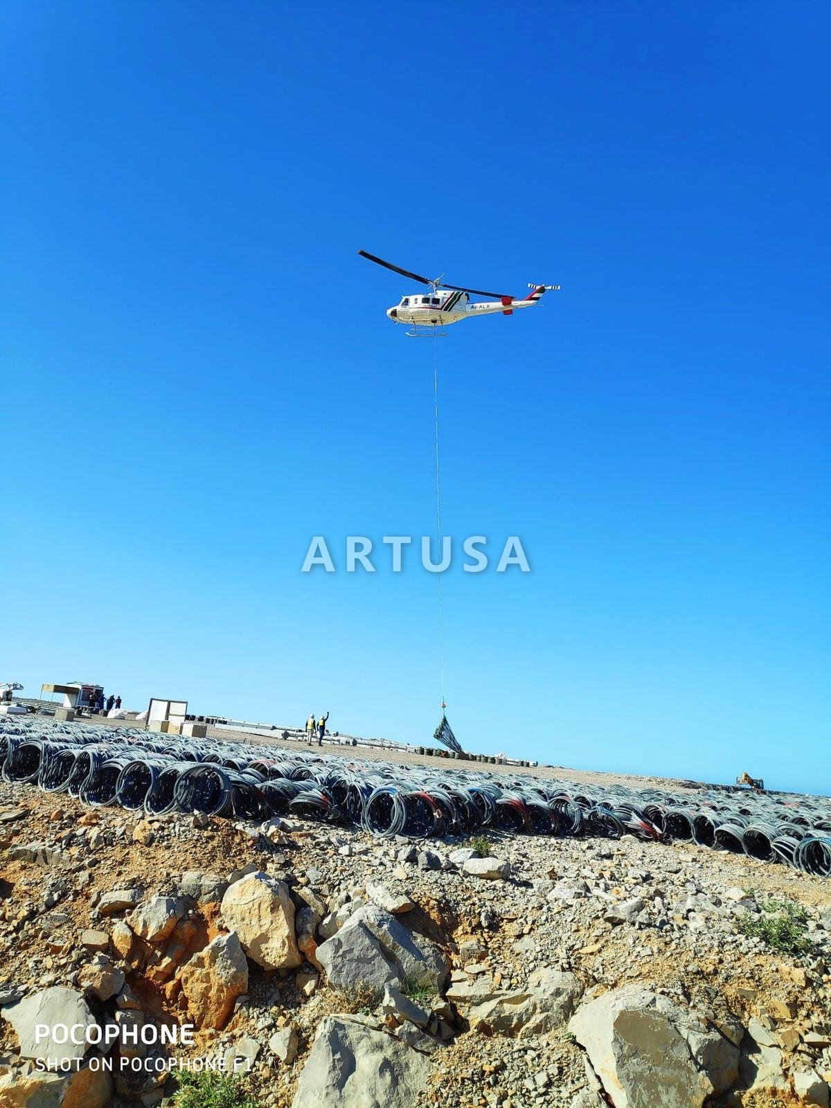 Material transport by helicopter